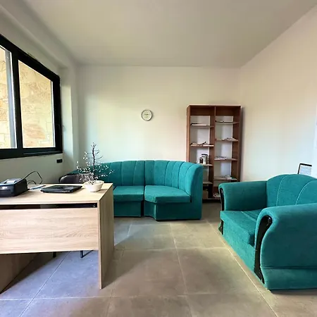 Konukevi Actium Avlonya